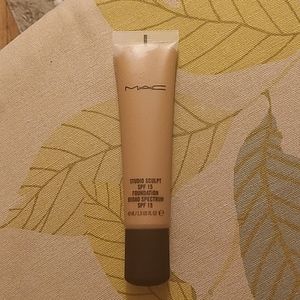 Mac Studio Sculpt Foundation NC 44
